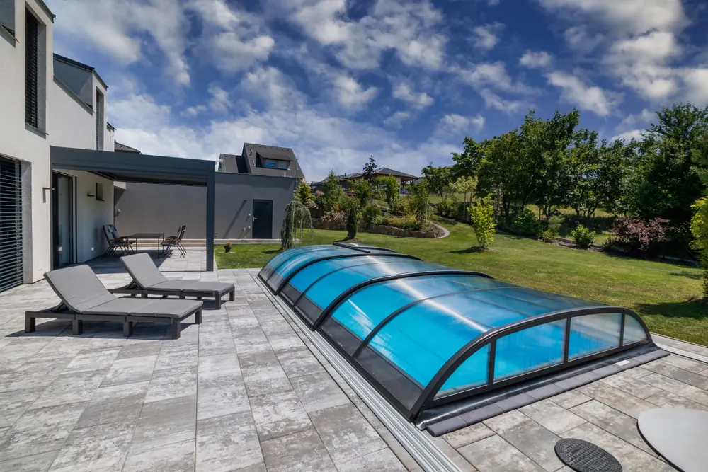 Dallas pooltag lukket over privat pool