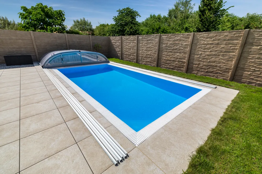 Dallas pooltag åbnet ved terrasse