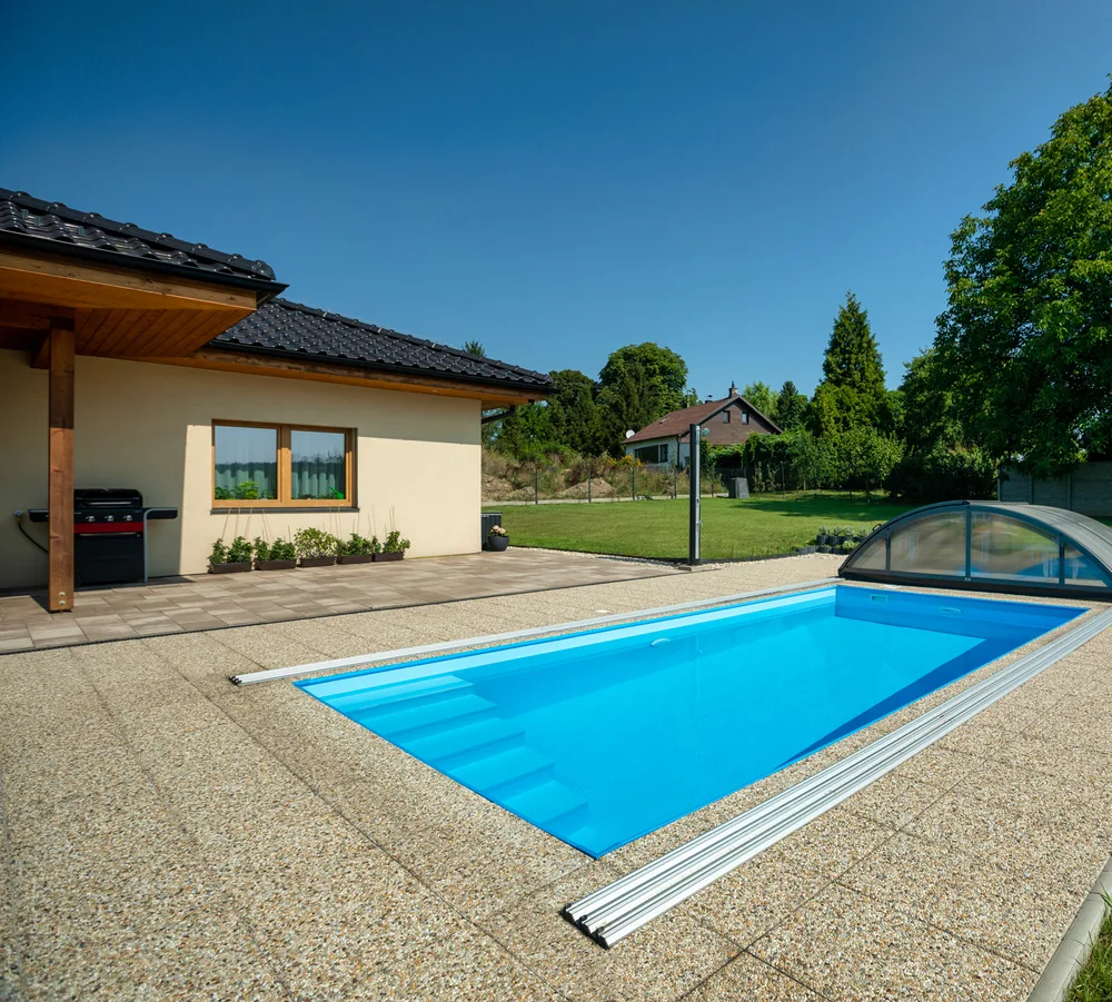 Family poolpakke som nedgravet pool i haven
